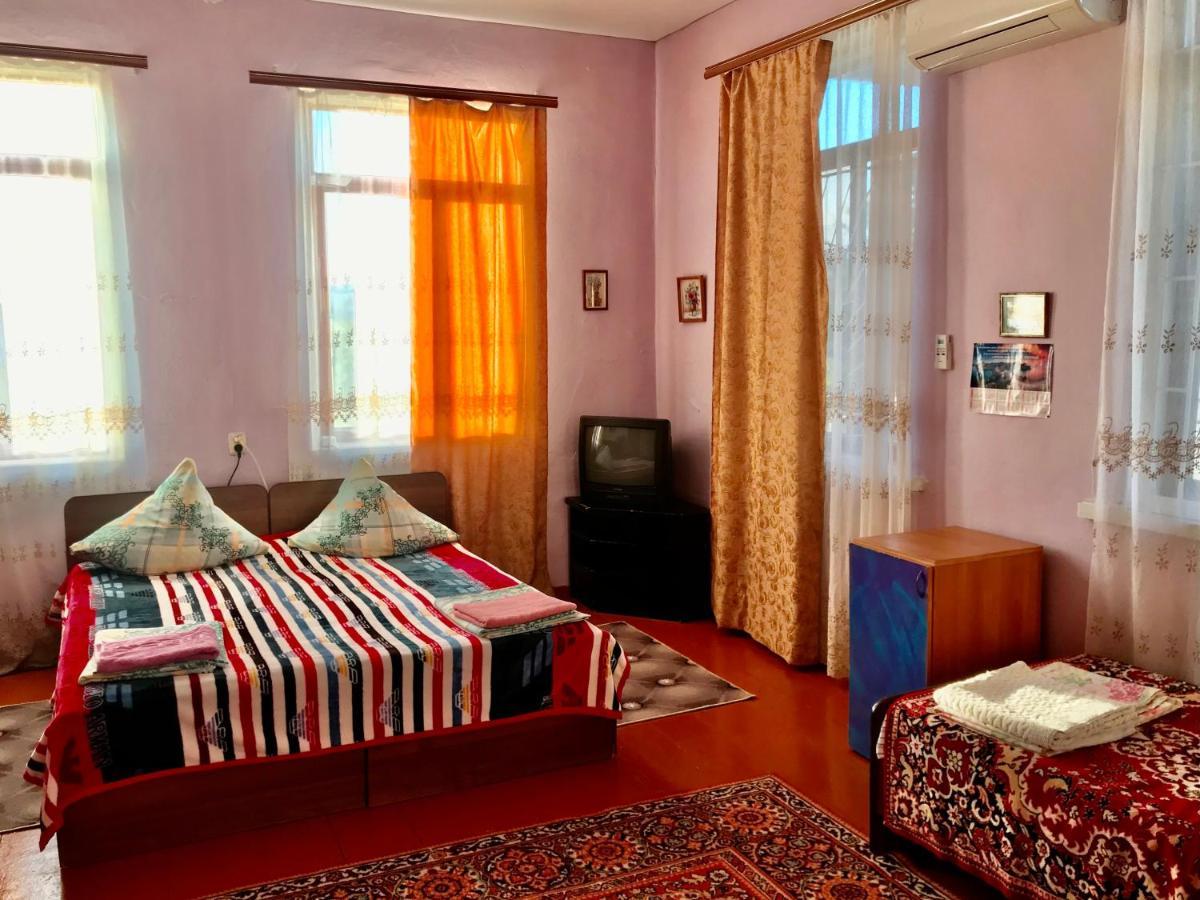 Guest House Anna Sukhumi Exterior photo