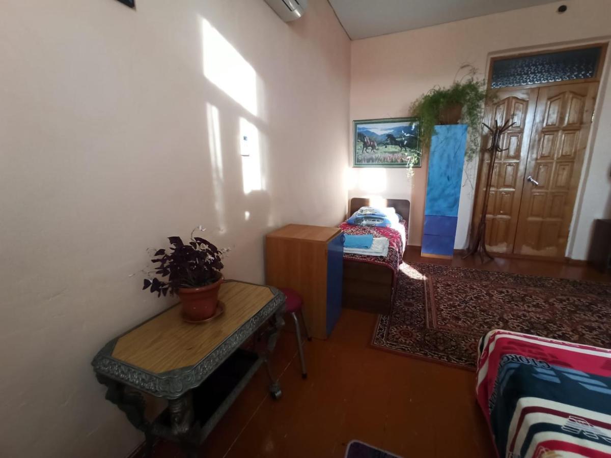 Guest House Anna Sukhumi Exterior photo