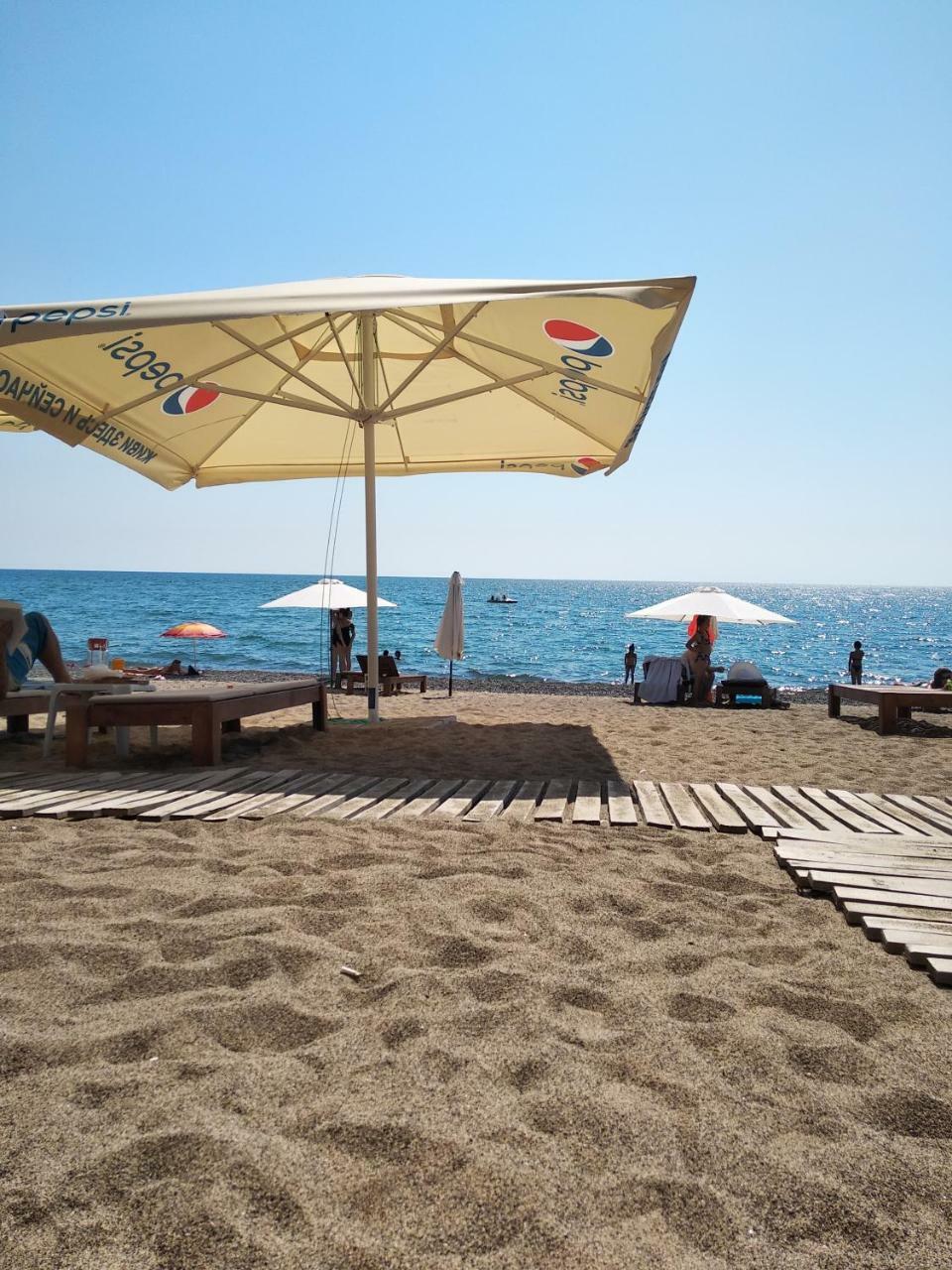 Guest House Anna Sukhumi Exterior photo