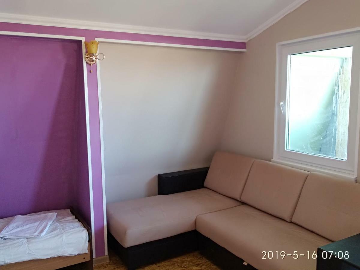 Guest House Anna Sukhumi Exterior photo
