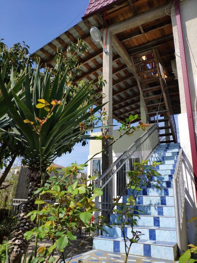 Guest House Anna Sukhumi Exterior photo